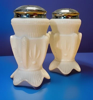 Juego de vidrio artístico Fenton de cactus de vidrio de leche 🌵 Salero y pimentero usado en excelente estado MCM Foto 1 de 4