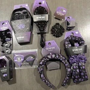 Konvolut 9 Wednesday Heartless Lockenwickler Set, Kompaktspiegel, Schleifen und mehr Neu - Bild 1 von 5