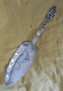 Gorham Sterling Silver Nuremberg Fish Server Hand Engraved 10.75" long - Picture 1 of 6