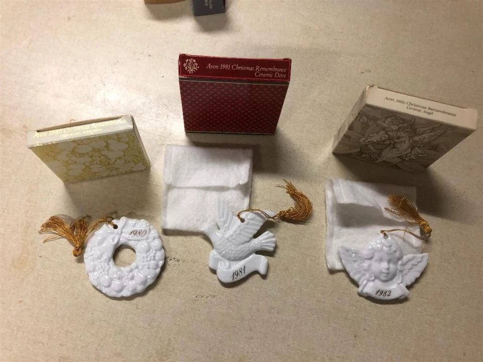 Corona de cerámica vintage Avon 1980, 81, 82 recuerdo de Navidad, paloma, ángel nueva en caja  Foto 1 de 1