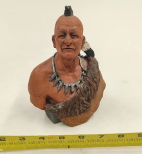 6" Vintage 1980 signierte Skulptur Monfort Original Black Hawk Indianer - Bild 1 von 23