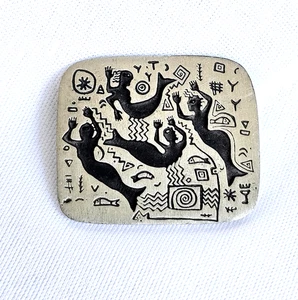 Urban Fetish Meerjungfrauen Tribal Brosche Schwimmen Funky Pin Zinn 1998 - Bild 1 von 4