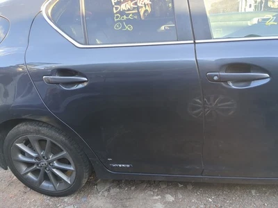 CARCASA PUERTA TRASERA LADO CONDUCTOR LEXUS CT200H 2011-2025 GRIS - Imagen 1 de 4