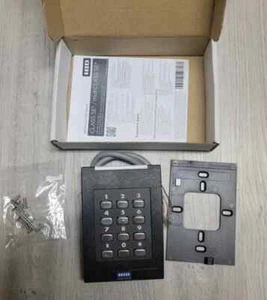 HID multiCLASS SE RPK40 Keypad Wall Switch Reader 921PTNNEK0034Y - Picture 1 of 3
