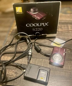 NIKON COOLPIX S220 Plum 10MP Digital Camera with New Battery - Picture 1 of 6