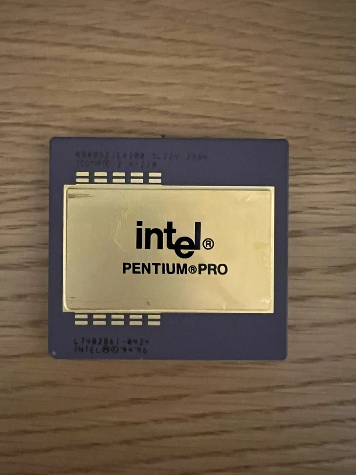 Intel Pentium Pro 200MHz 256KB Gold Ceramic Processor - Image 1 of 2