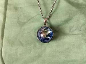 Ladies Globe Pendant Necklace Chain, Clear Glass World Atlas - Picture 1 of 3