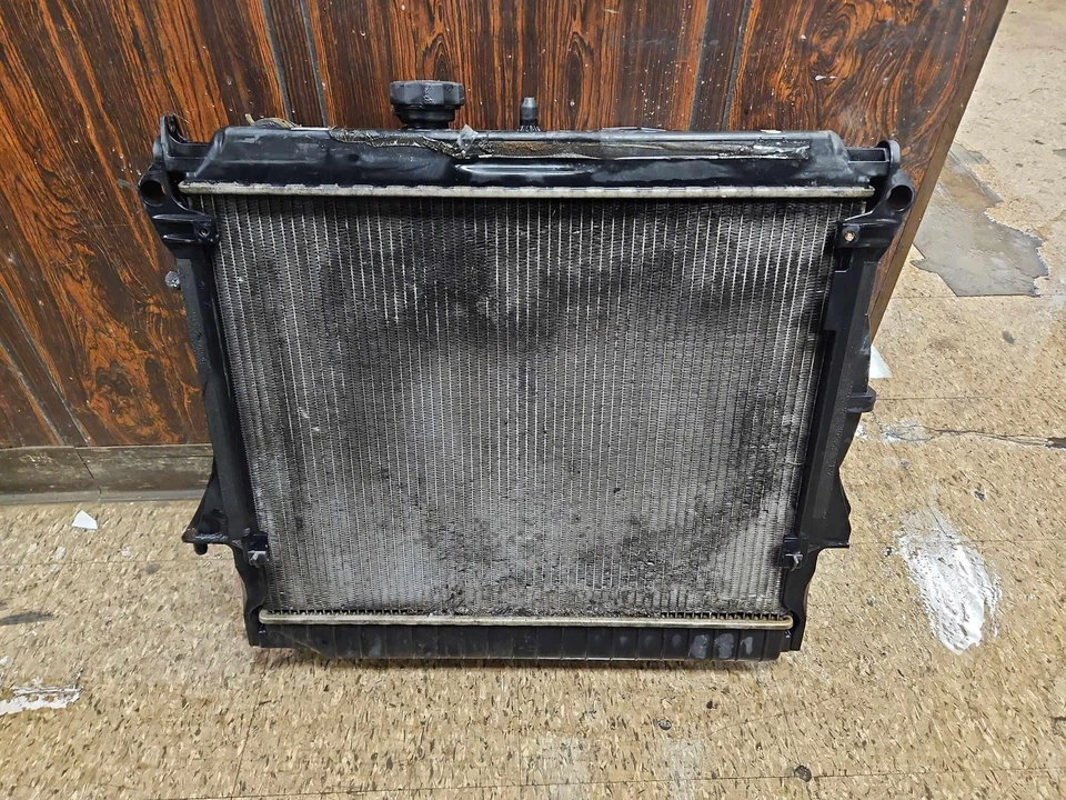 04-12 GMC CANYON CHEVY COLORADO 2.9L 3.7L AT Radiador sin cubierta sin ventilador OEM Foto 1 de 4