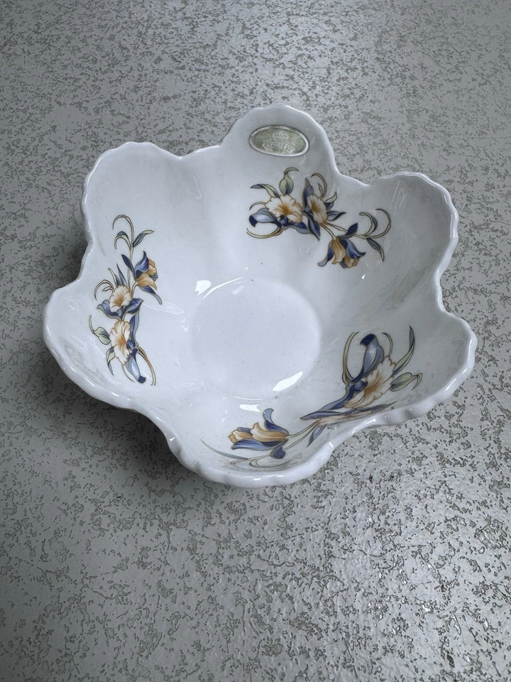 Aynsley Just Orchids Strawberry Bowl - Image 1 of 4