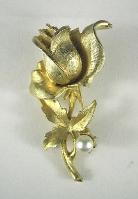 Brooch Goldtone Rose Bud Faux Pearl Size 2 Inches Pin Flower Unsigned Jewelry - Image 1 of 4