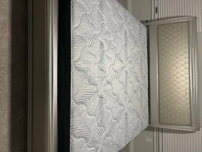 king bedroom set furniture used - Image 1 of 3