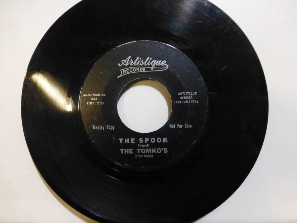 HALLOWEEN MONSTER POPCORN THE TOMKO'S THE SPOOK &  B/W SAME   ARTISTIQUE 45 - Image 1 of 1