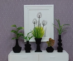 🖤5 schwarze VASEN Zubehör DEKOR Puppe DIORAMA Requisite MINI Maßstab 1/6 für BARBIE - Bild 1 von 3