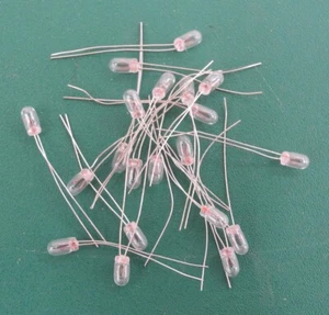 Lot of 20 Sub Mini 5 volt 50ma Grain Of Wheat Lamps For Model Railroads Etc. L2 - Picture 1 of 1