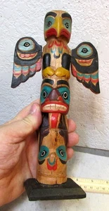 Stammes-Totempfahl handgeschnitzt & bemalt Holz 10 Zoll ADLER, WOLF mit Flügeln - Bild 1 von 6