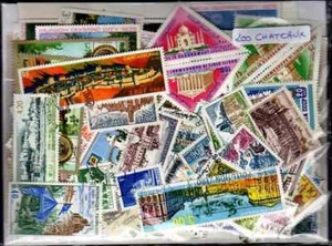 Chateaux - Castles 200 timbres différents oblitérés - Photo 1/1