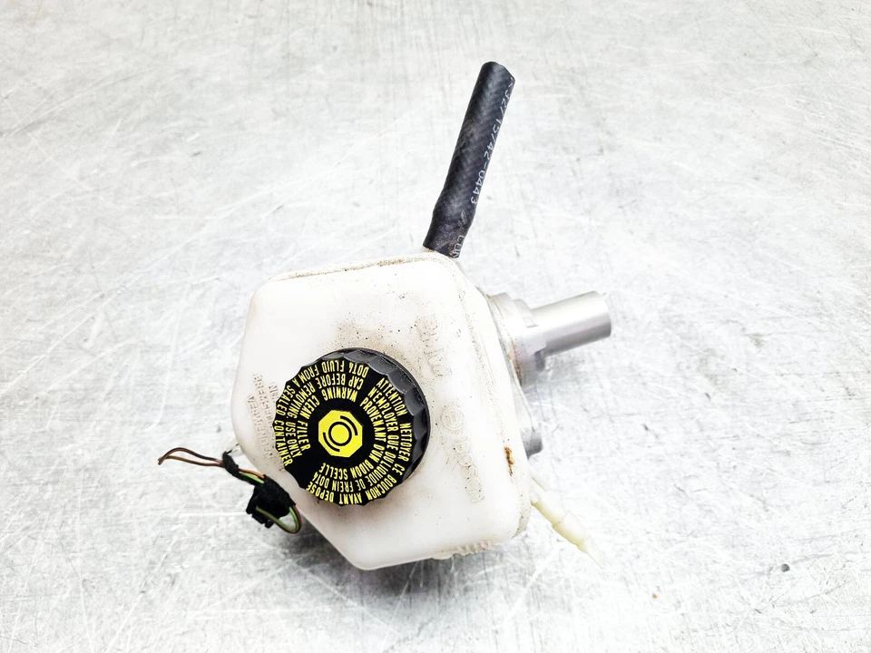 BMW 3 SERIES F30 F31 BRAKE SERVO WITH FLUID BOTTLE TANK RESERVOIR 7851569 2016 - Image 1 of 4