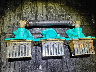 Kawasaki Jet Ski ZXI STX 900 COLECTOR DE ADMISIÓN CON LENGÜETAS JAULAS PARA CARBOHIDRATOS Foto 1 de 3