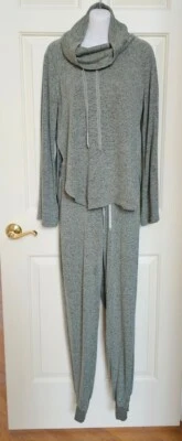 Conjunto de 2 pijamas grises para mujer Gilligan & O'Malley pantalones jogger bolsillos talla S y M Foto 1 de 4