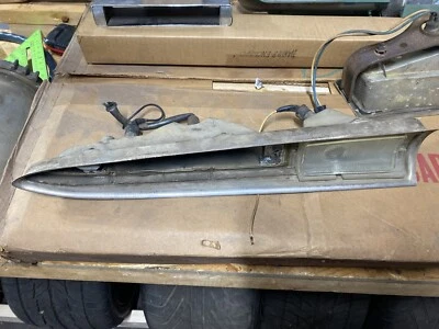 CHRYSLER IMPERIAL PARA-CHOQUE TRASEIRO ESQUERDO LUZ MARCADOR DE SETA 1966 66 FABRICANTE DE EQUIPAMENTO ORIGINAL - Imagem 1 de 4