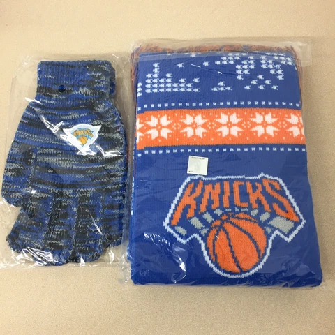 New York Knicks Scarf & Gloves Set Warm Knit Winter Adult New Sealed AR229 Cover