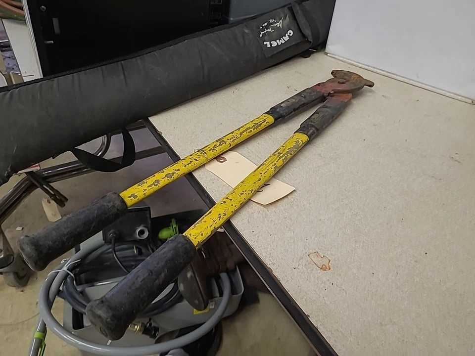 HK Porter 0290FCS Copper / Aluminum Cutter Cable Shear 1-3/8'' Capacity - Image 1 of 4