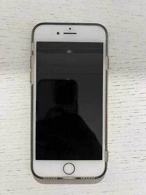 Apple iPhone 8 - 64GB - Argento Con Scatola Caricatore Pellicola Cover Cuffi New - Immagine 1 di 4