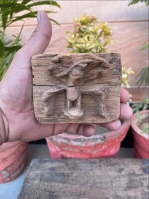 Figura humana temprana tallada a mano de madera antigua panel antiguo raro Foto 1 de 4