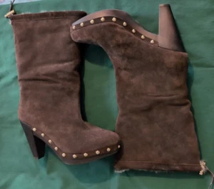 Michael Kors Studded Suede Brown Heel Pull On Boots Faux Fur Lined Sz 7M - Picture 1 of 13