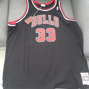 MITCHELL NESS SCOTTIE PIPPE CHICAGO BULLS LEGNO DURO CLASSICO NUOVO CON ETICHETTE TAGLIA 5XLT UOMO - Foto 1 di 10