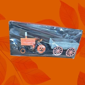 Juego de 2 camiones Happy Halloween tractor y vagón escena de pueblo nuevo - Imagen 1 de 2