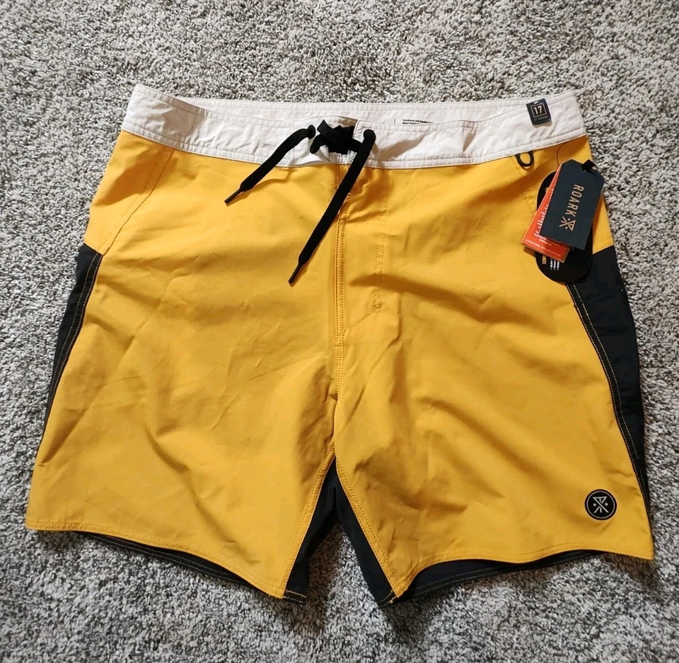 Roark Boatman 17” Boardshorts Gold Blue Mens Size 32 RB399