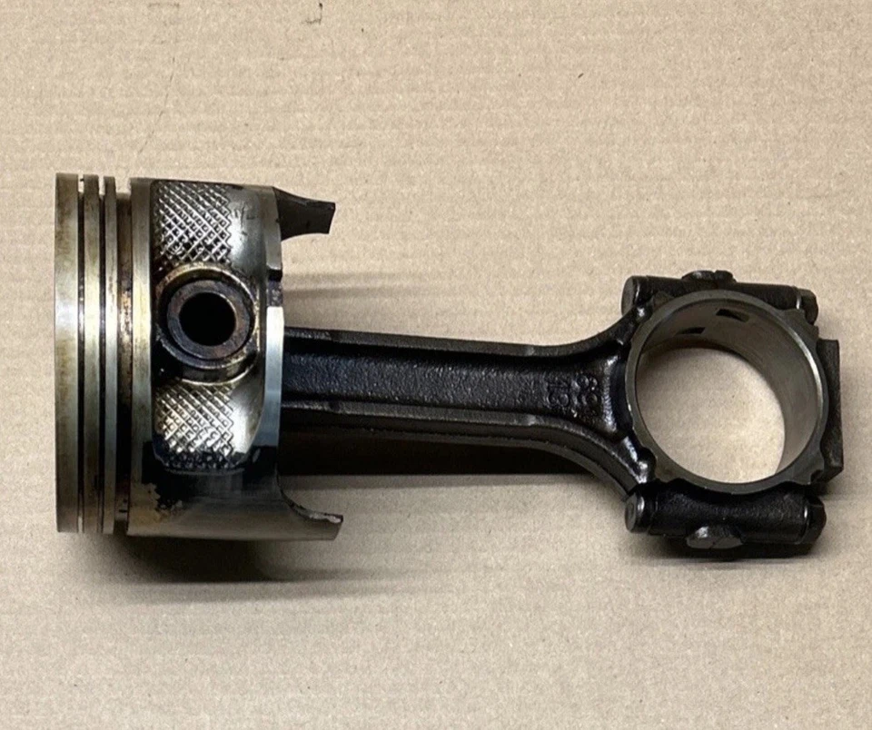 JEEP 4.0L Engine STRAIGHT Connecting Rod Cast #691 And Standard Bore Piston - Image 1 of 4