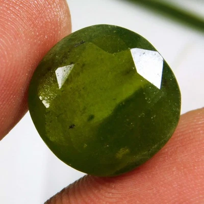 100% Natural Green Dazzling Pakistani Peridot 11.40Ct Radiant Certified Gemstone - Image 1 of 4