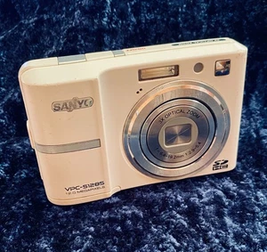 Sanyo VPC-S1285 12.0 MP Digital Camera - White - LCD Broken - Picture 1 of 6