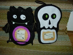 TWO FELT HALLOWEEN PICTURE HOLDERS WITH RIBBON HANGERS--CAT & SKULL-#R4-3 - Picture 1 of 12