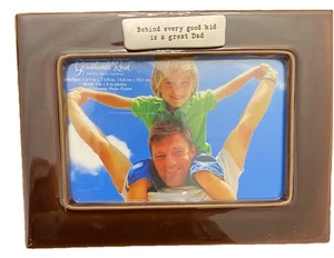 *Neu ohne Karton* Grasslands Road FOTORAHMEN 4 x 6 "Hinter jedem guten Kind steht ein toller Papa" - Bild 1 von 3