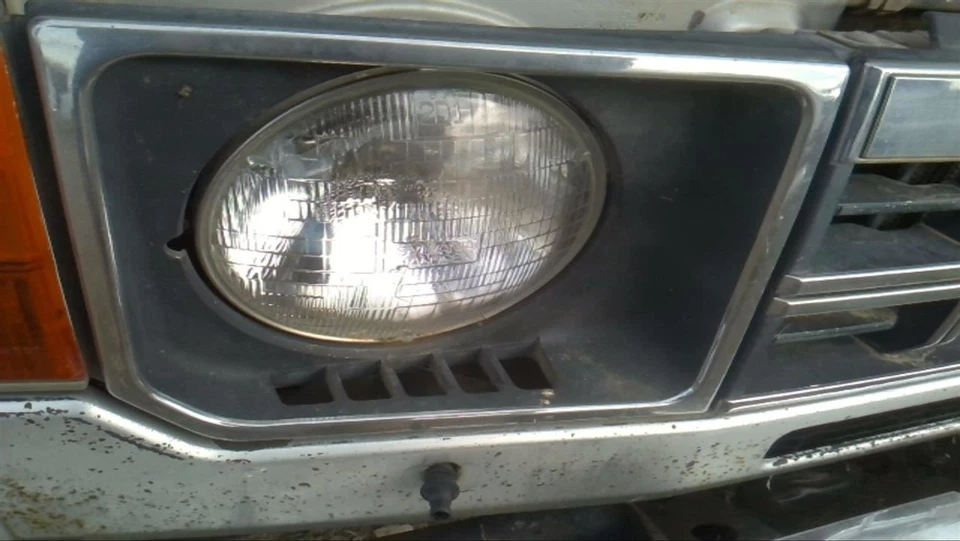 Farol compatível com 83-91 Montero 31248512 - Imagem 1 de 4