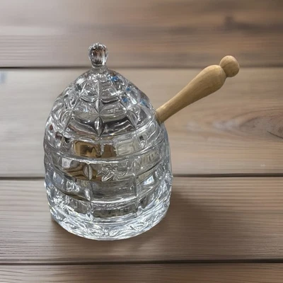 Tarro de miel de colmena de cristal de estudio con tapa para cazo de miel de madera Godinger incluido Foto 1 de 4