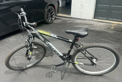 Bicicleta de montaña Schwinn Ranger 26" para hombre, negra/plateada Foto 1 de 4