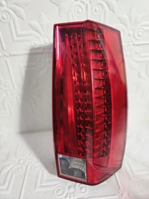 2007-2014 凯迪拉克 ESCALADE 后置外置 右乘客 尾灯  — 第 1/4 张图片