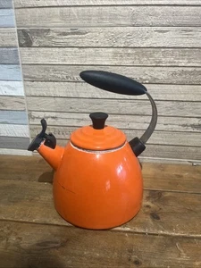 Bollitore per piano cottura smaltato arancione Le Creuset 1,4 L - Usato - Foto 1 di 9
