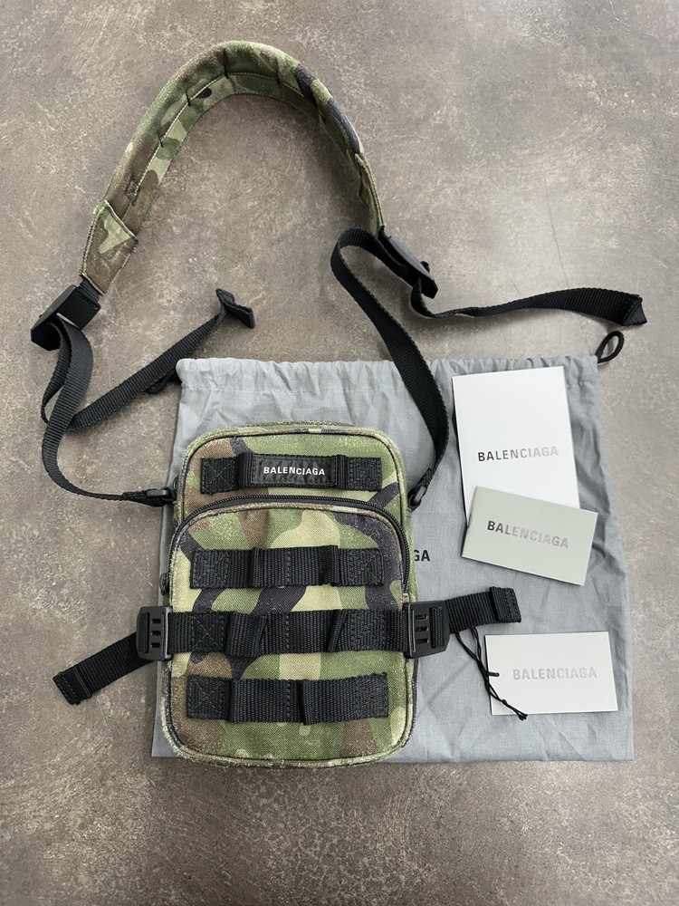 Balenciaga Men's Messenger Bags for sale | eBay Balenciaga Men's Messenger Bags for sale | eBay