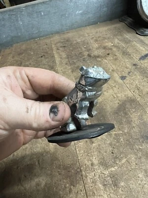 De colección Raro Promocional Mini Escala Mack Perro Bulldog Capucha Ornamento Camión Parte Foto 1 de 4