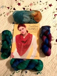 Beautiful Handcrafted Log House Cottage Yarn & Martingale Shawls Booklet Lot - Picture 1 of 6