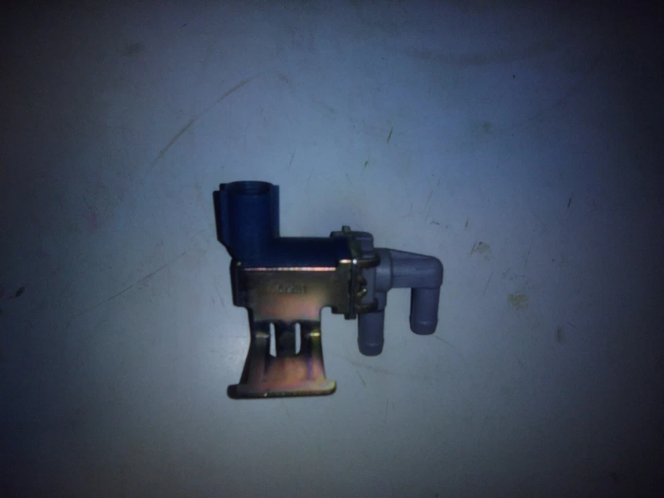 1997-99 TOYOTA TERCEL /PASEO SOLENÓIDE A VÁCUO GENUÍNO VSV # 90910-12178 - Imagem 1 de 4