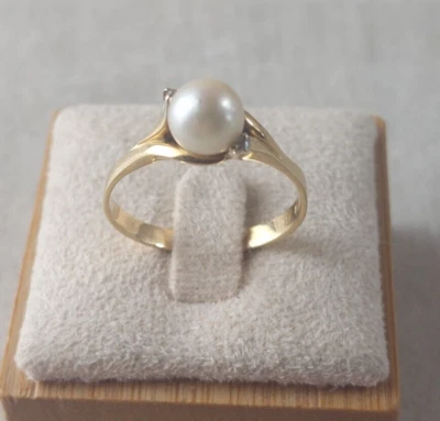 Ancienne bague, décor perle et petits diamants, en or 750, 18 cts - Photo 1/4