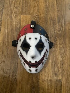 Harley Quinn inspirierte Jason-Maske maßgeschneidert handbemalt - Bild 1 von 9