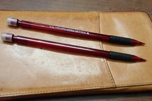 2 MATITE VINTAGE ITOYA POINTKEEPER PK-11 JAPAN rosse con gomma e tappo 2 nuove - Foto 1 di 12