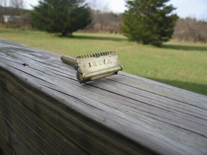 Navaja de seguridad Valet AutoStrop tono dorado de un solo filo  - Imagen 1 de 11